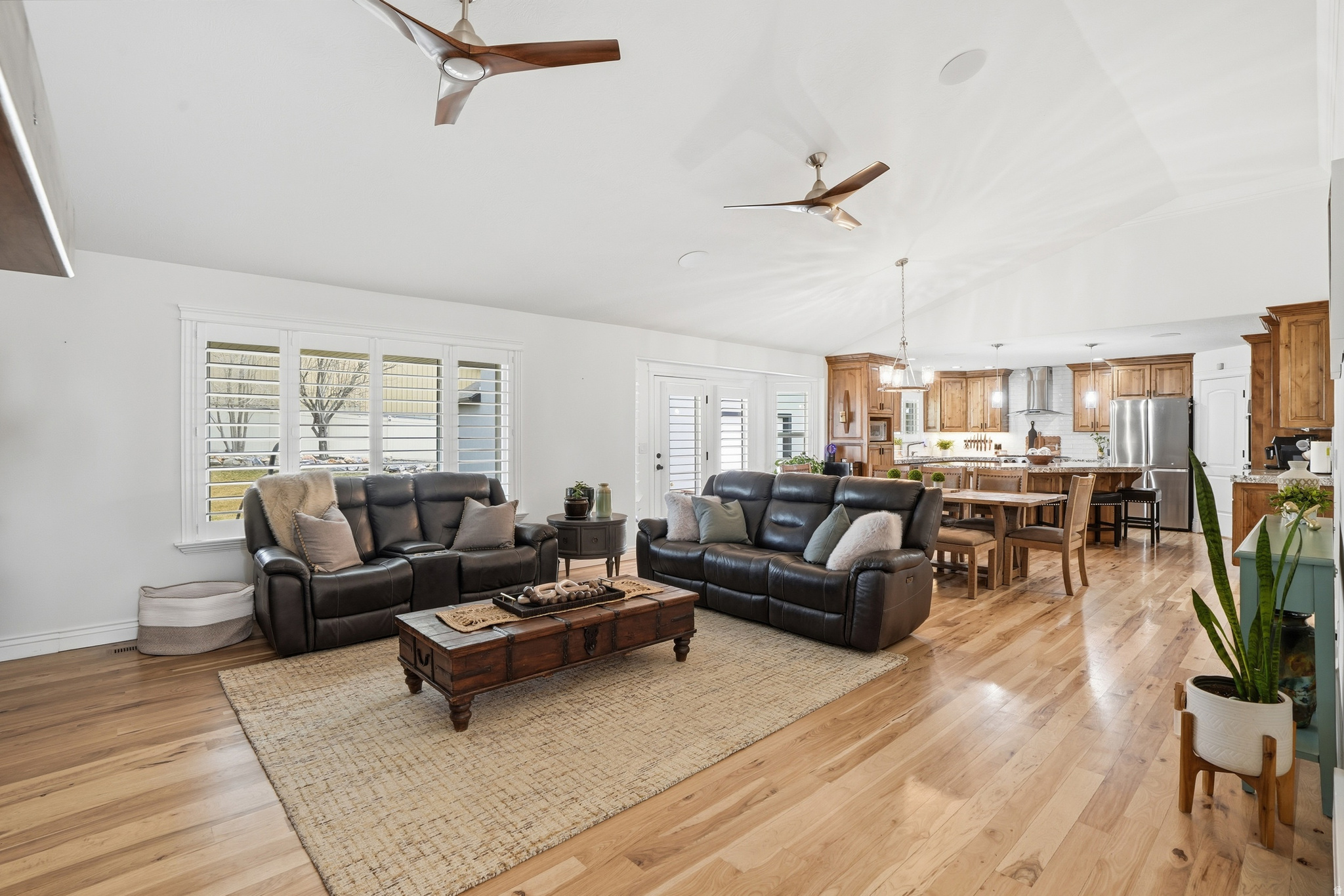 1272 N CEDAR HOLLOW BLVD