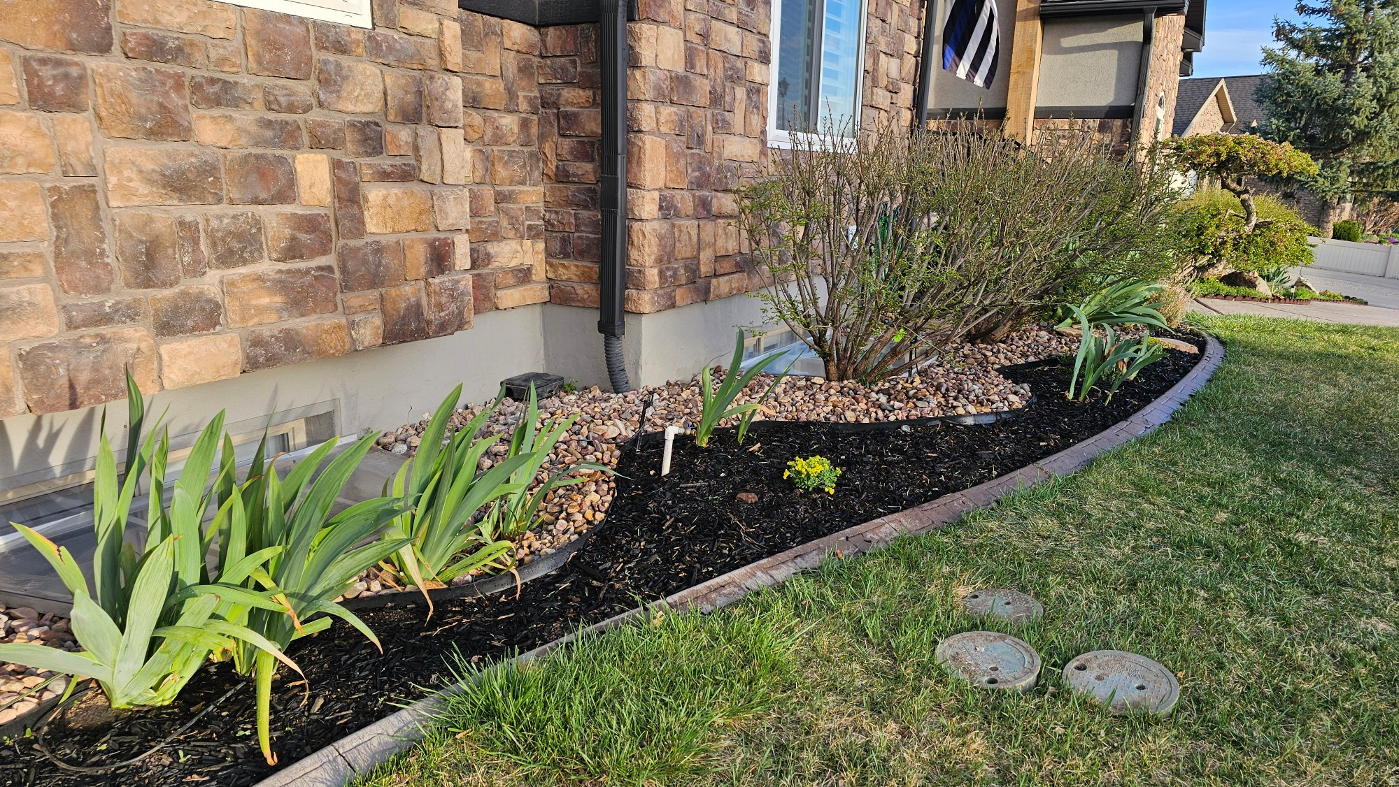 1272 N CEDAR HOLLOW BLVD