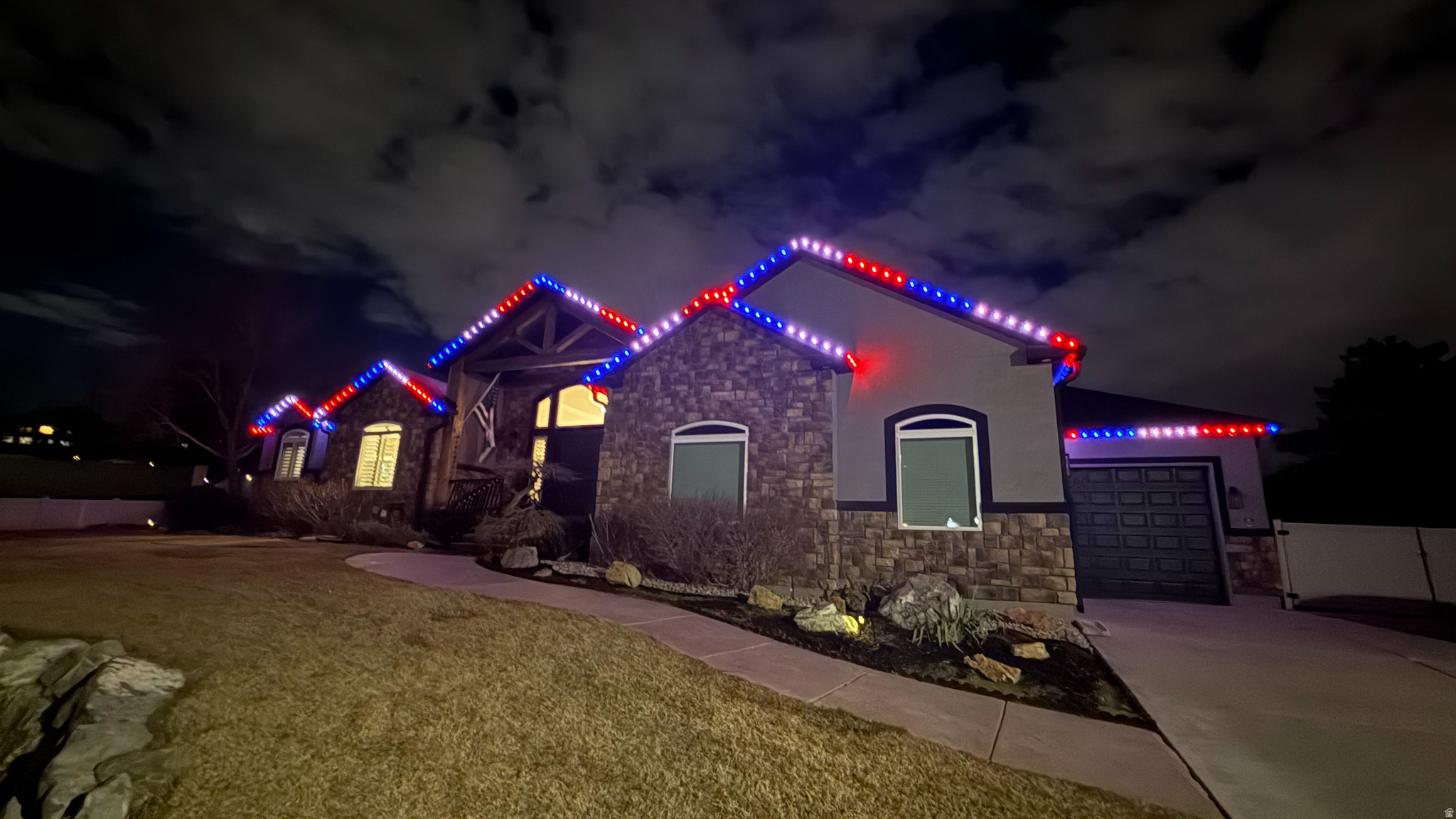 1272 N CEDAR HOLLOW BLVD