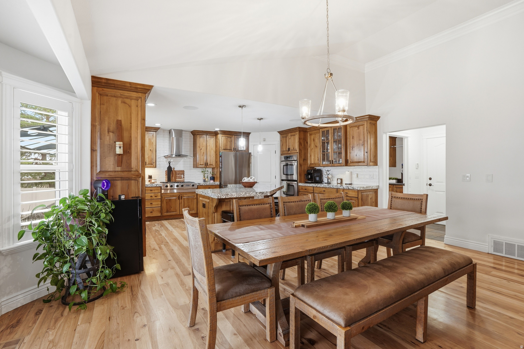 1272 N CEDAR HOLLOW BLVD