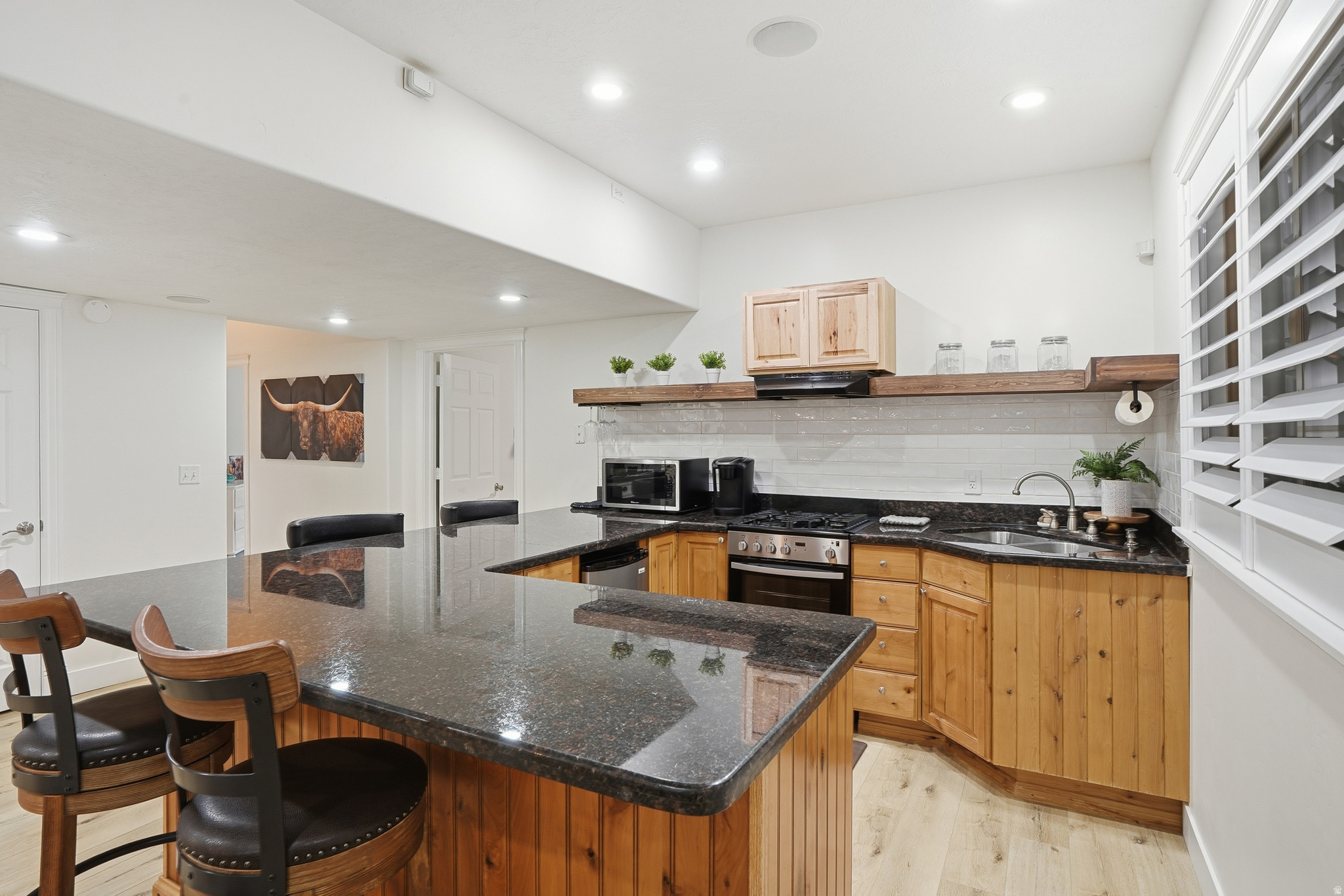 1272 N CEDAR HOLLOW BLVD