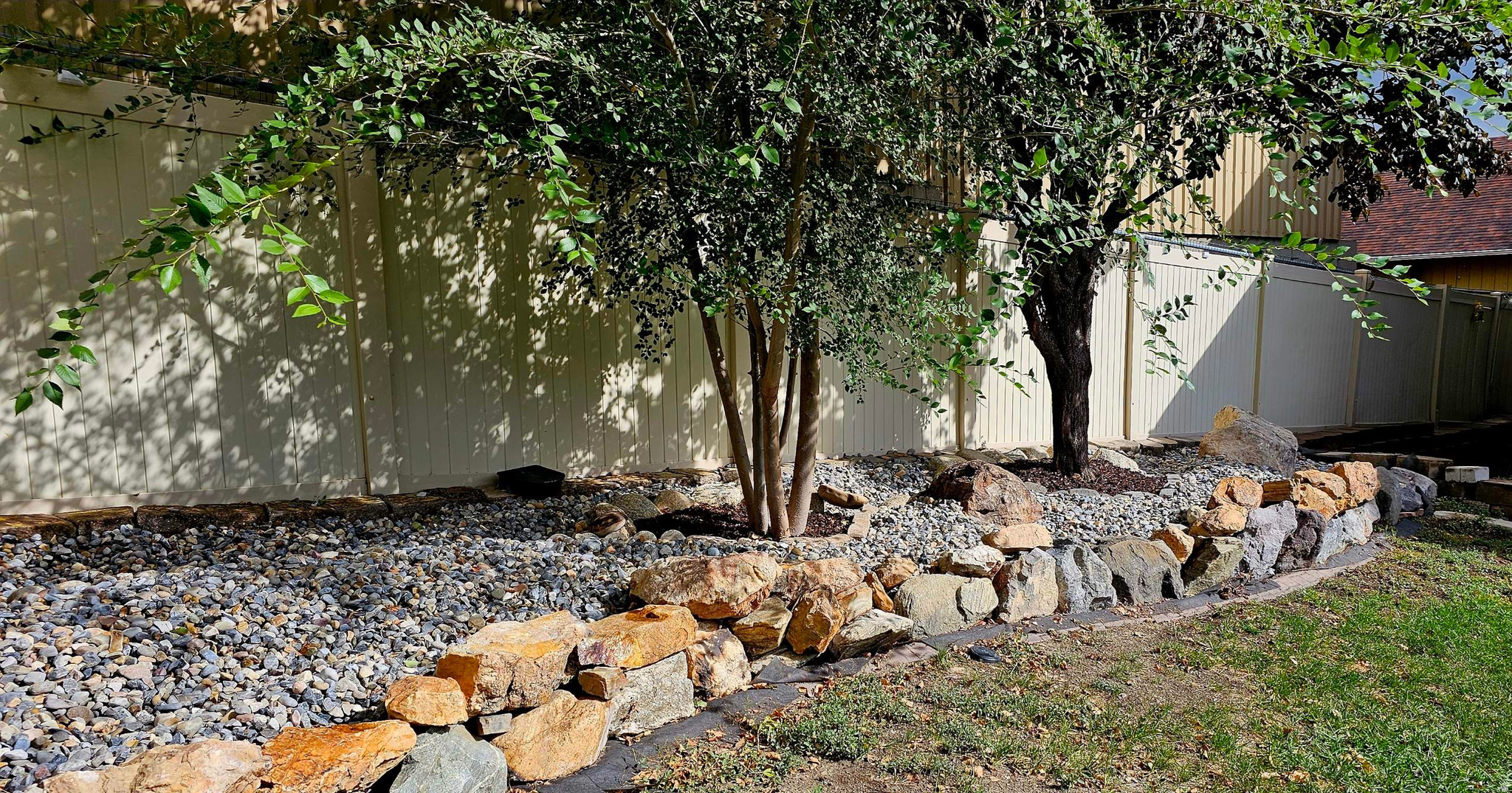 1272 N CEDAR HOLLOW BLVD