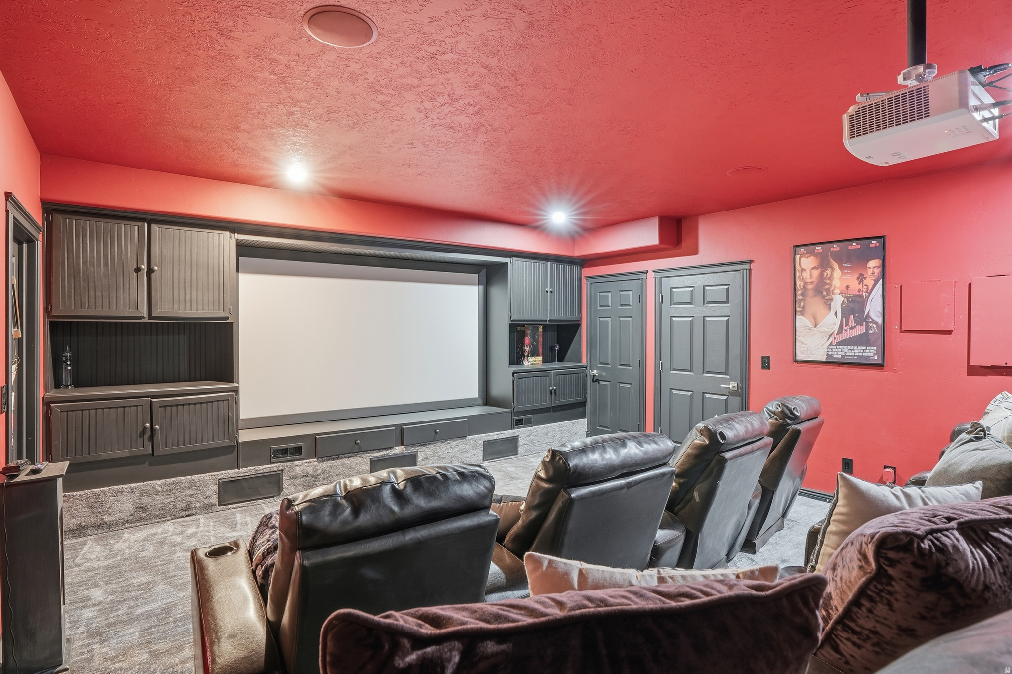 1272 N CEDAR HOLLOW BLVD