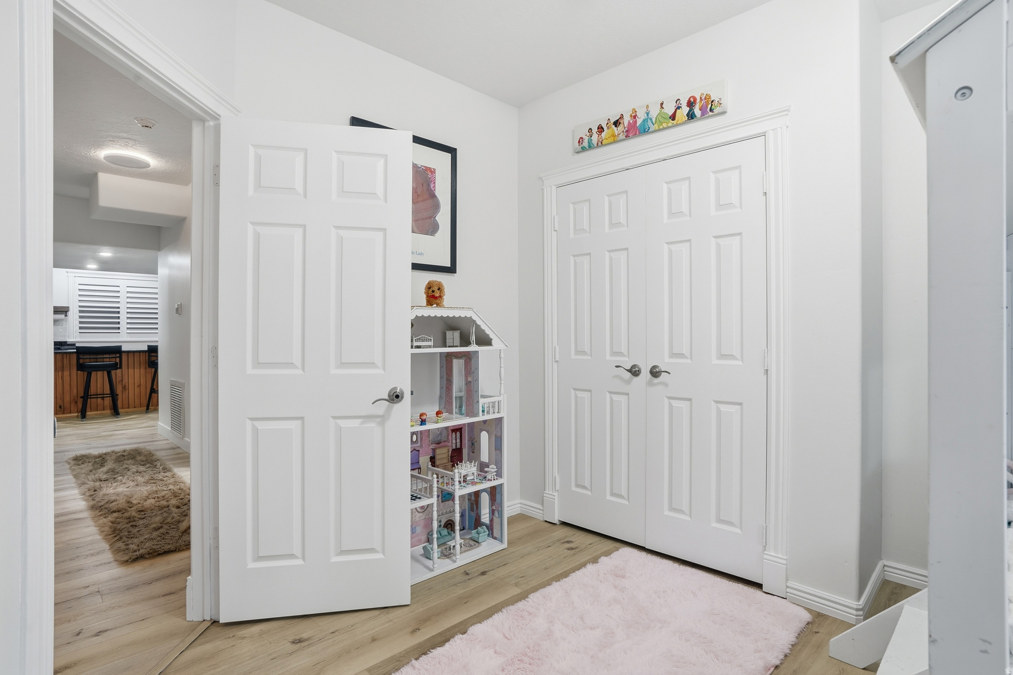 1272 N CEDAR HOLLOW BLVD