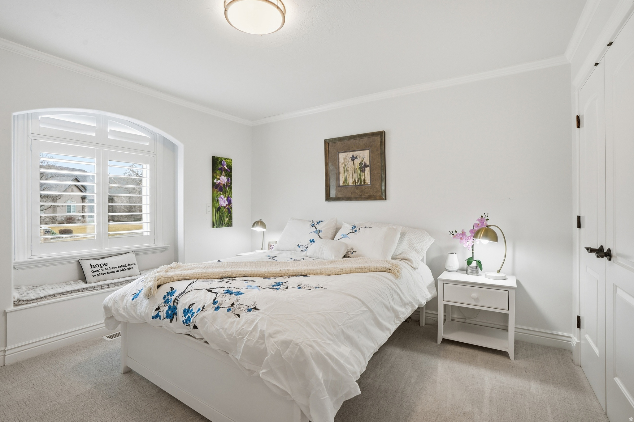 1272 N CEDAR HOLLOW BLVD