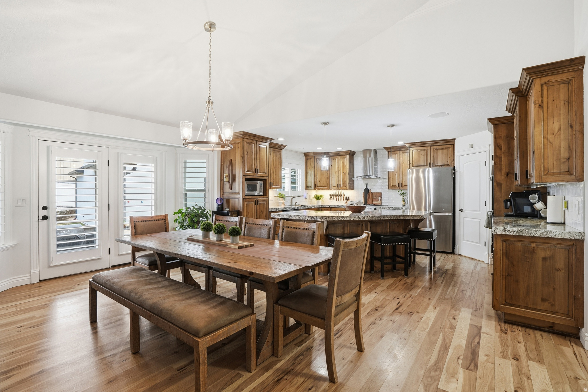 1272 N CEDAR HOLLOW BLVD