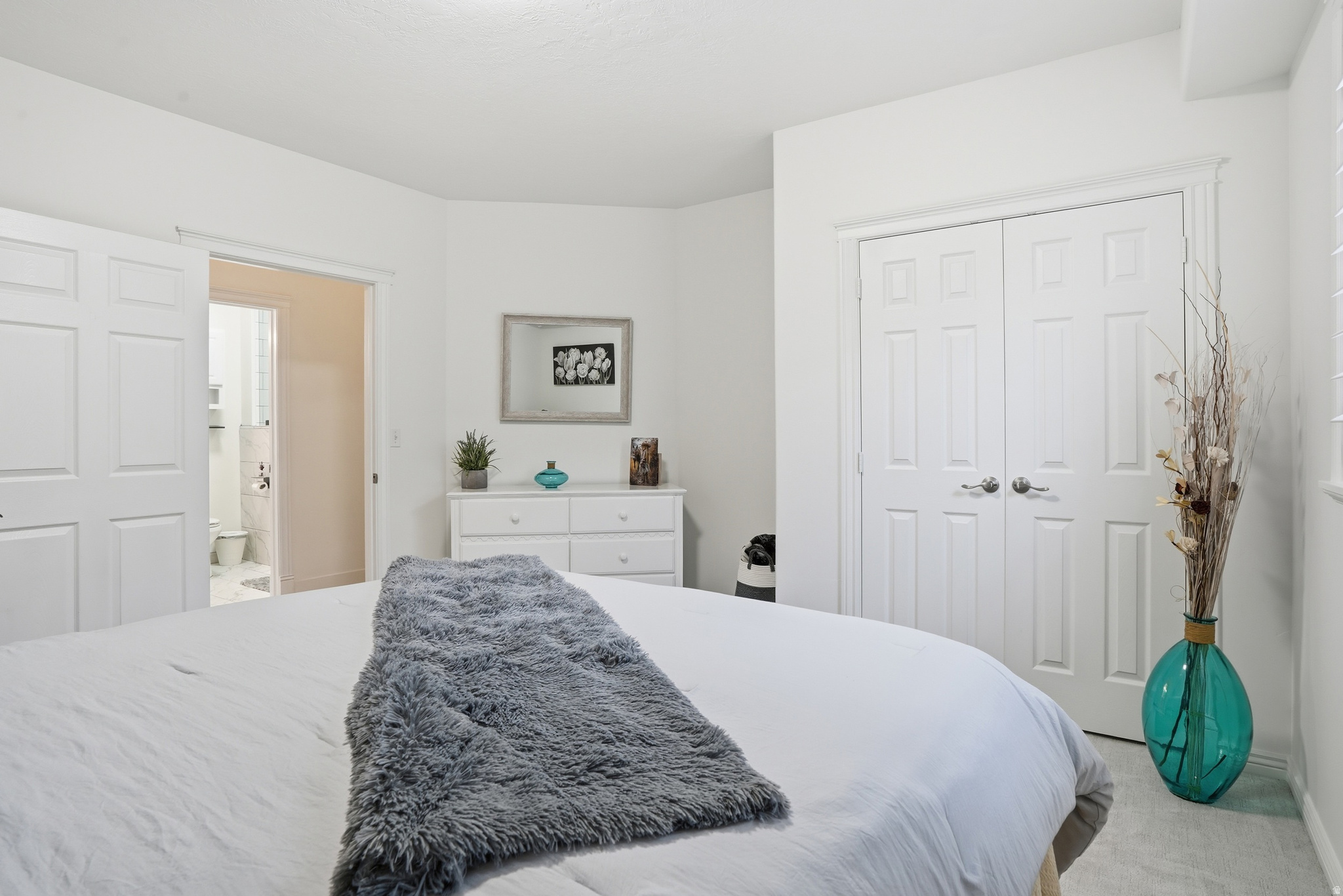 1272 N CEDAR HOLLOW BLVD