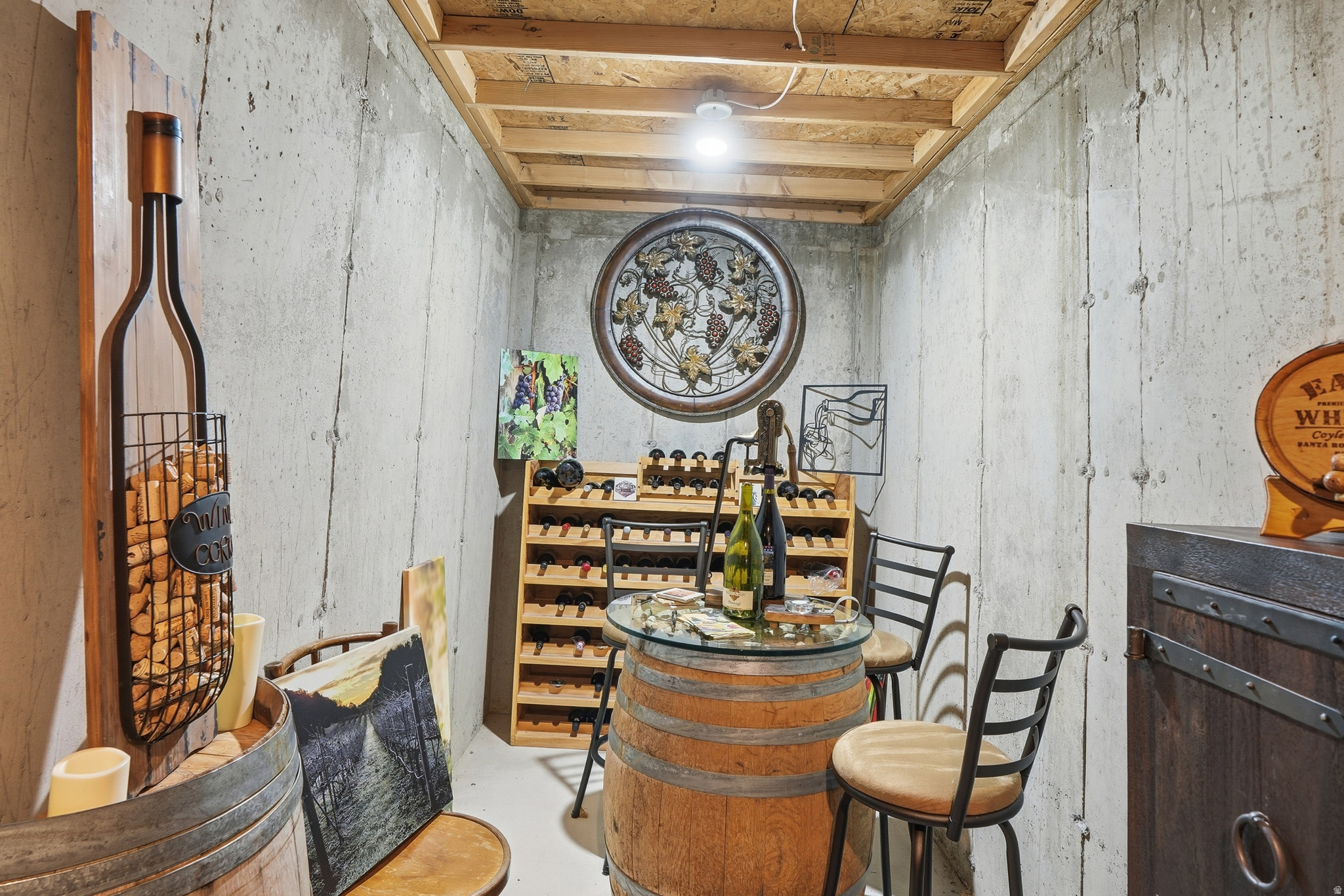 1272 N CEDAR HOLLOW BLVD