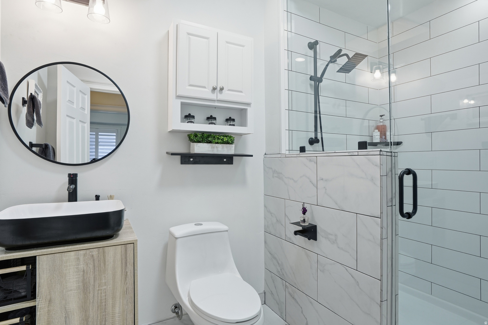 1272 N CEDAR HOLLOW BLVD