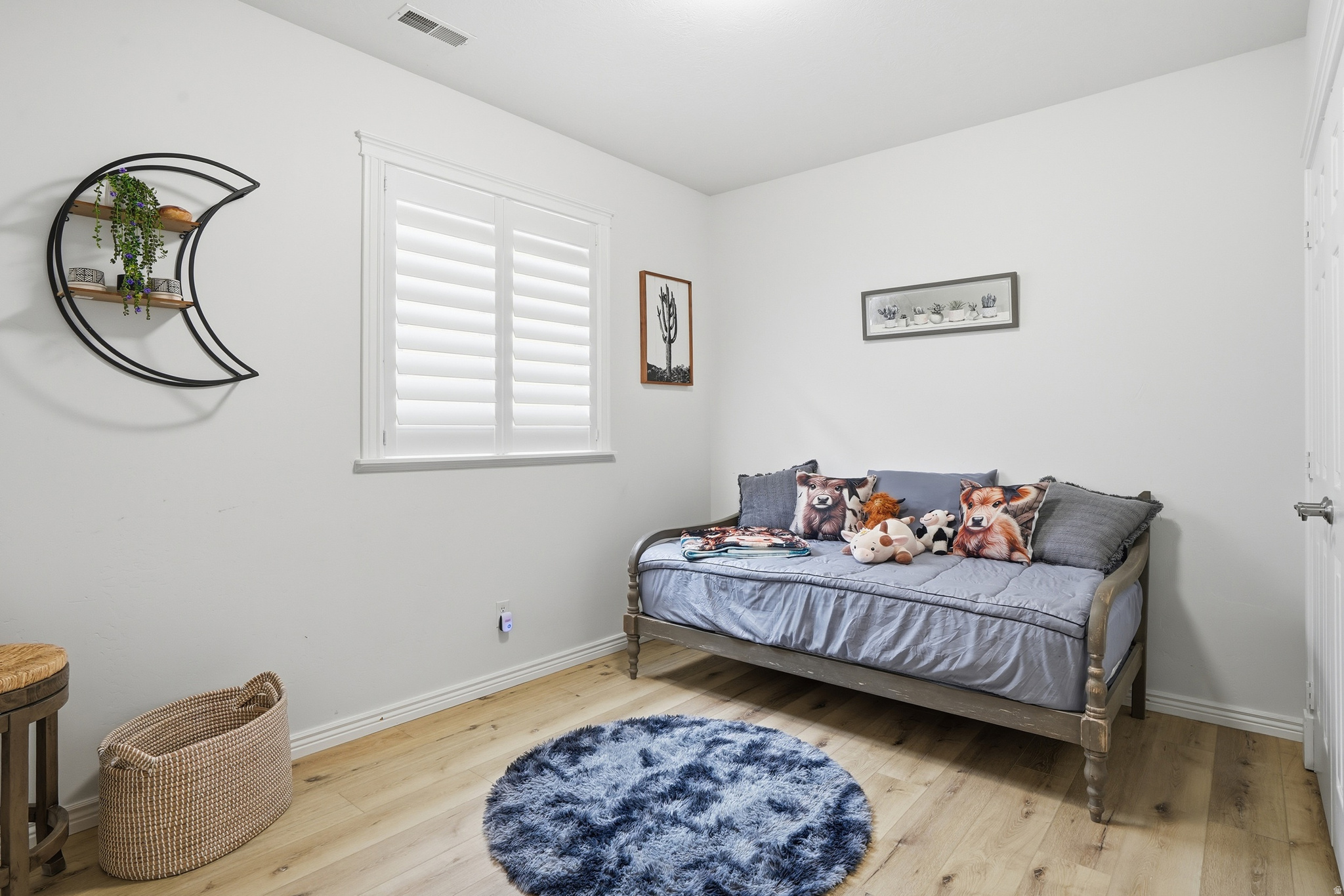 1272 N CEDAR HOLLOW BLVD