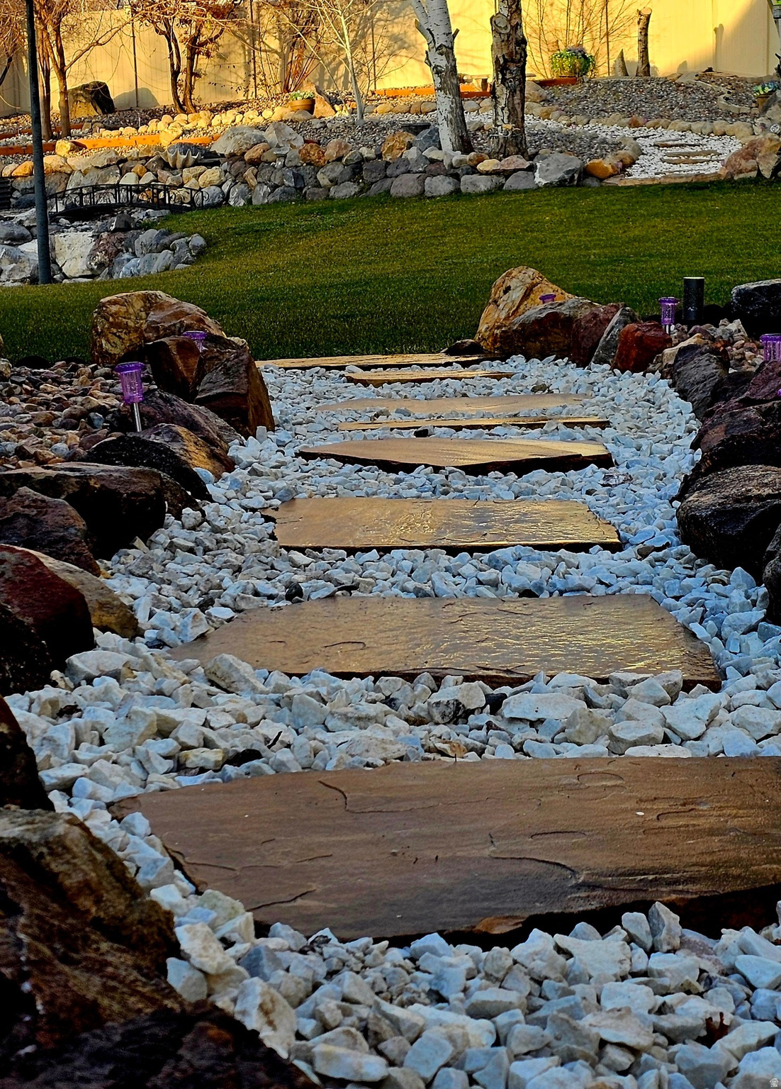 1272 N CEDAR HOLLOW BLVD