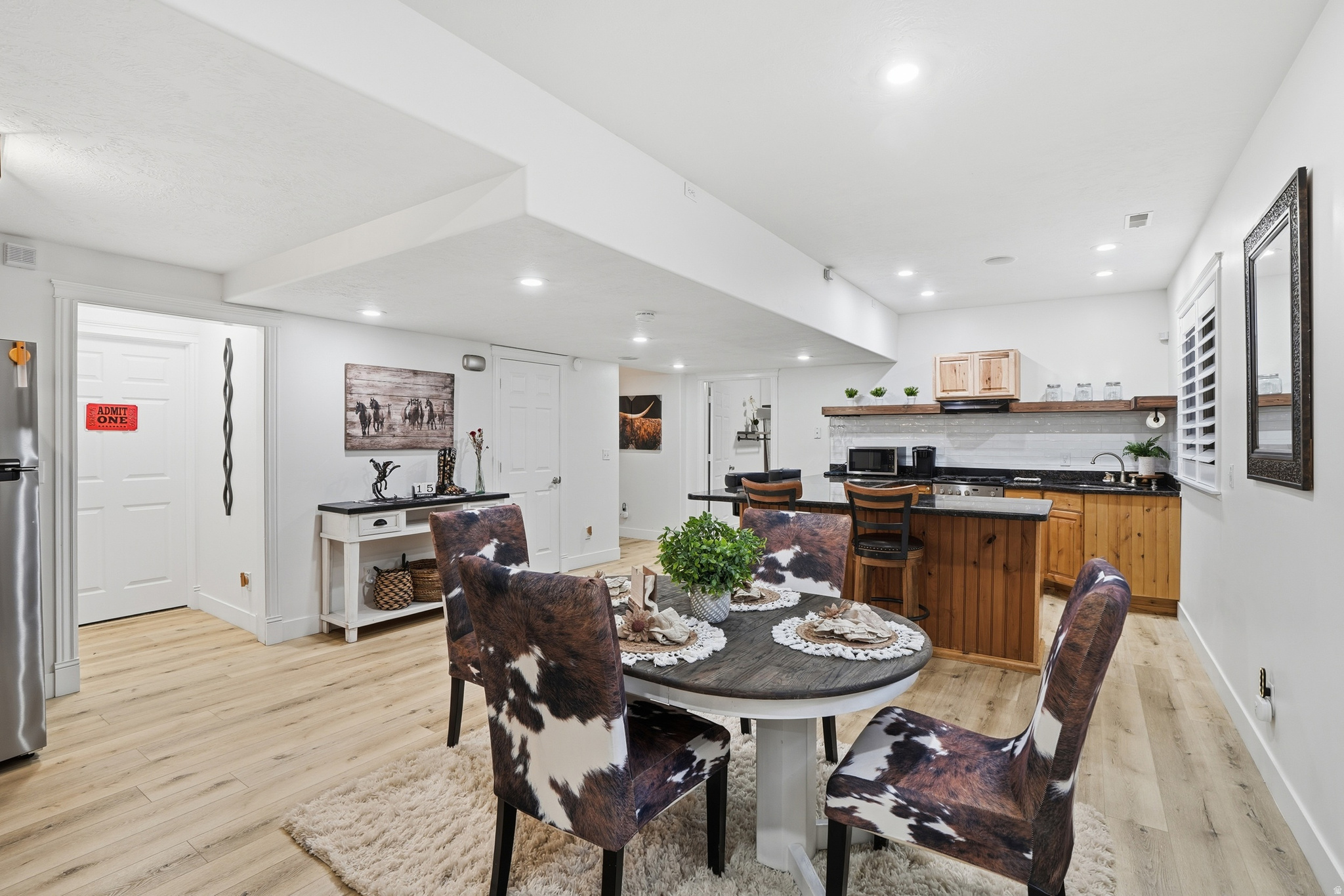 1272 N CEDAR HOLLOW BLVD