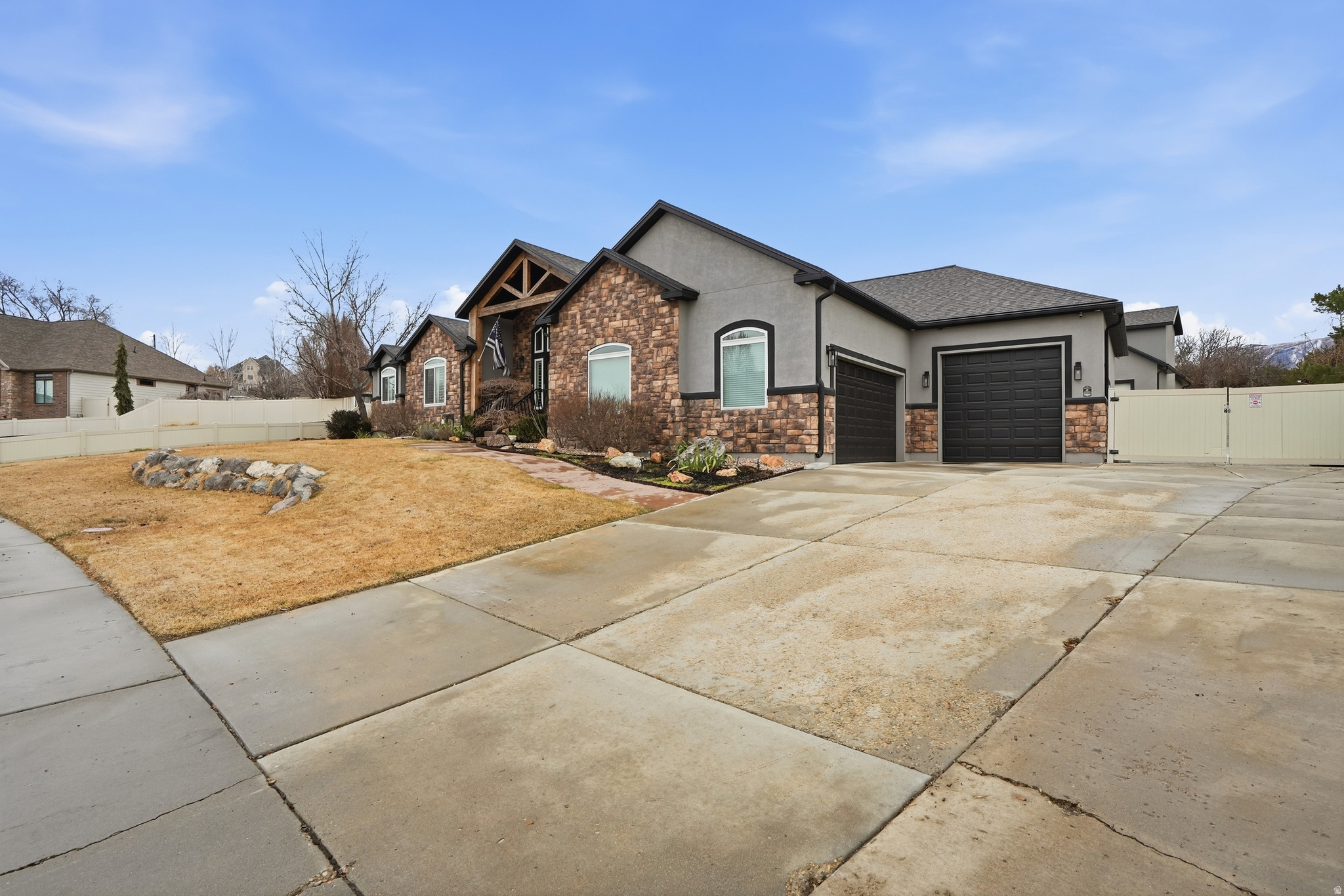 1272 N CEDAR HOLLOW BLVD