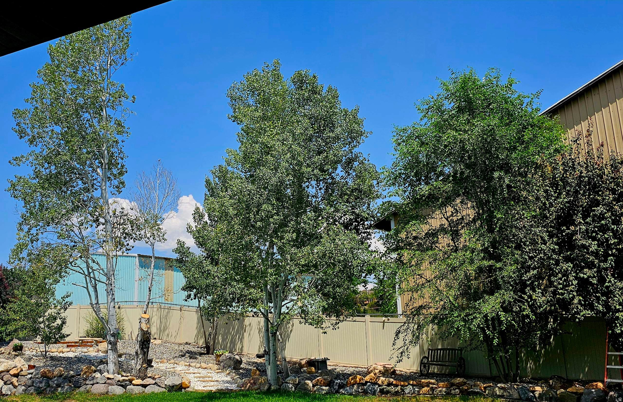 1272 N CEDAR HOLLOW BLVD