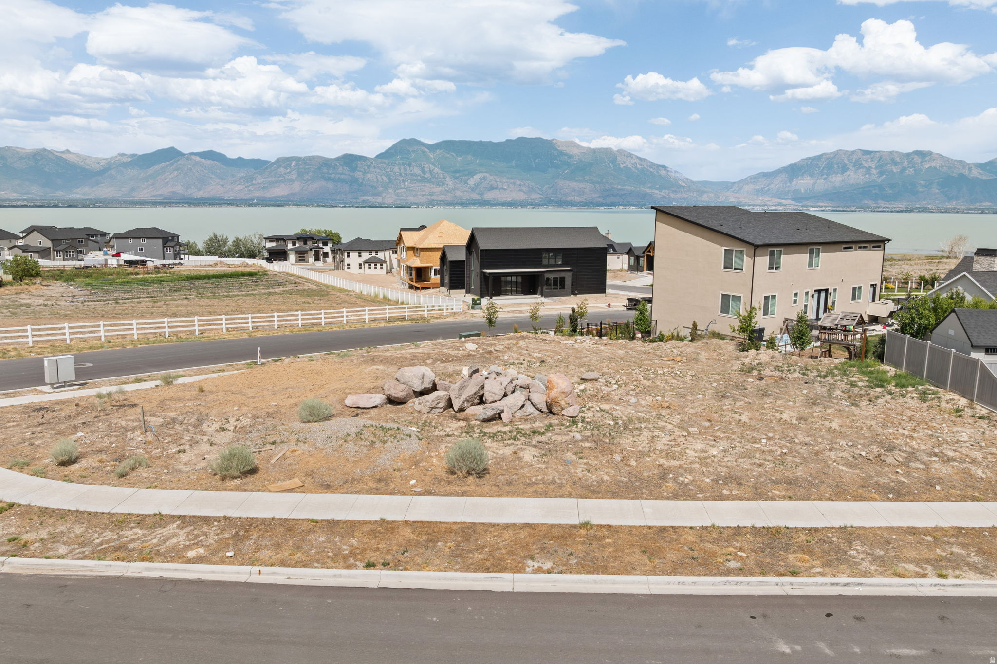 3492 S MEADOWLARK LN