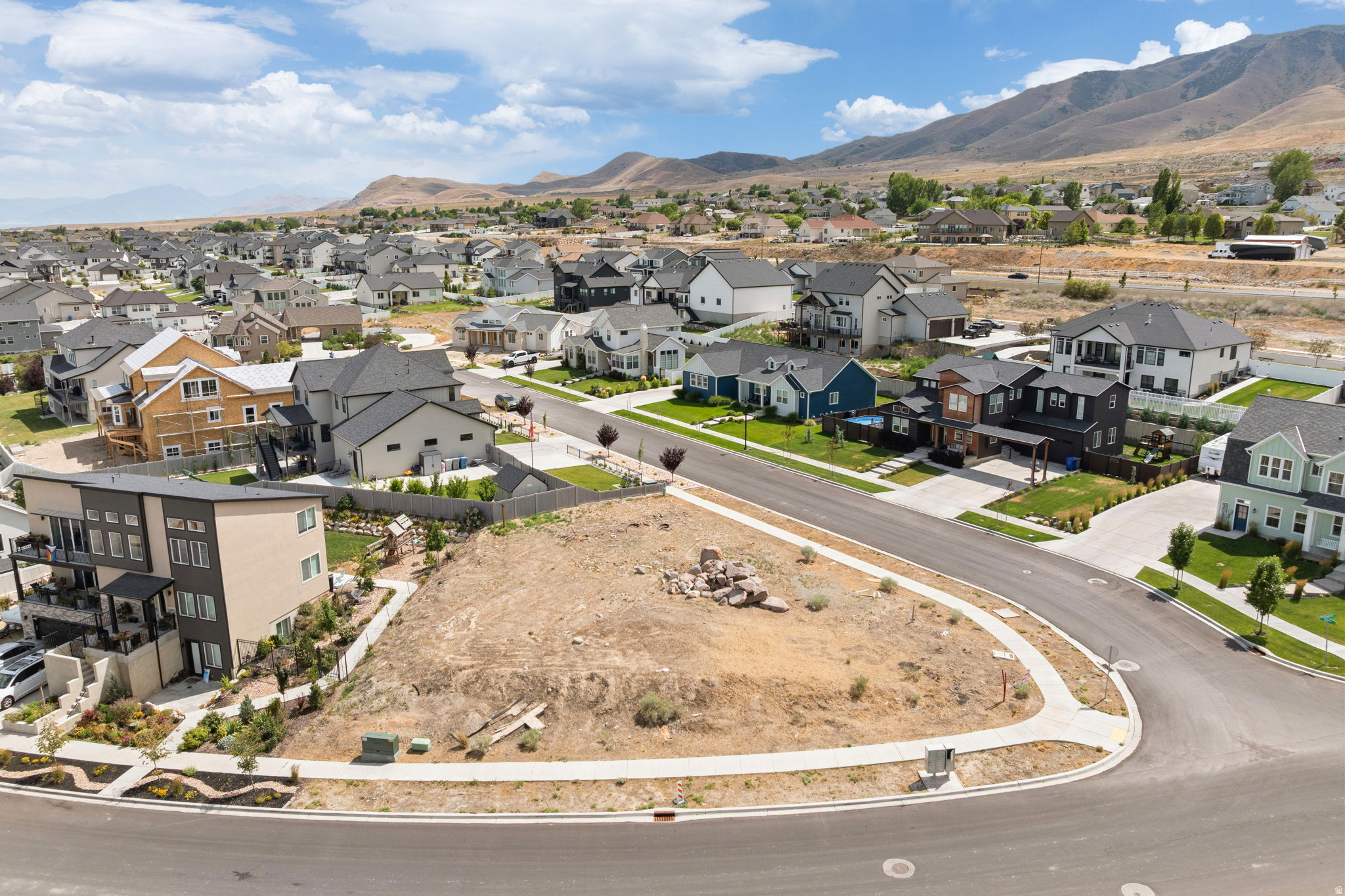 3492 S MEADOWLARK LN