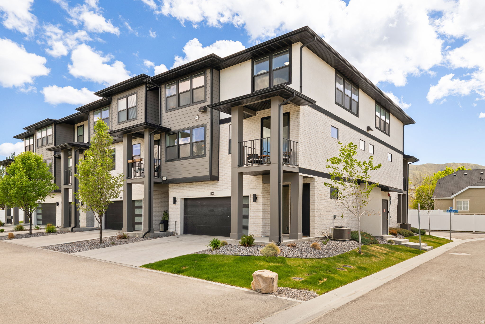 82 E AXIS CREEK CV