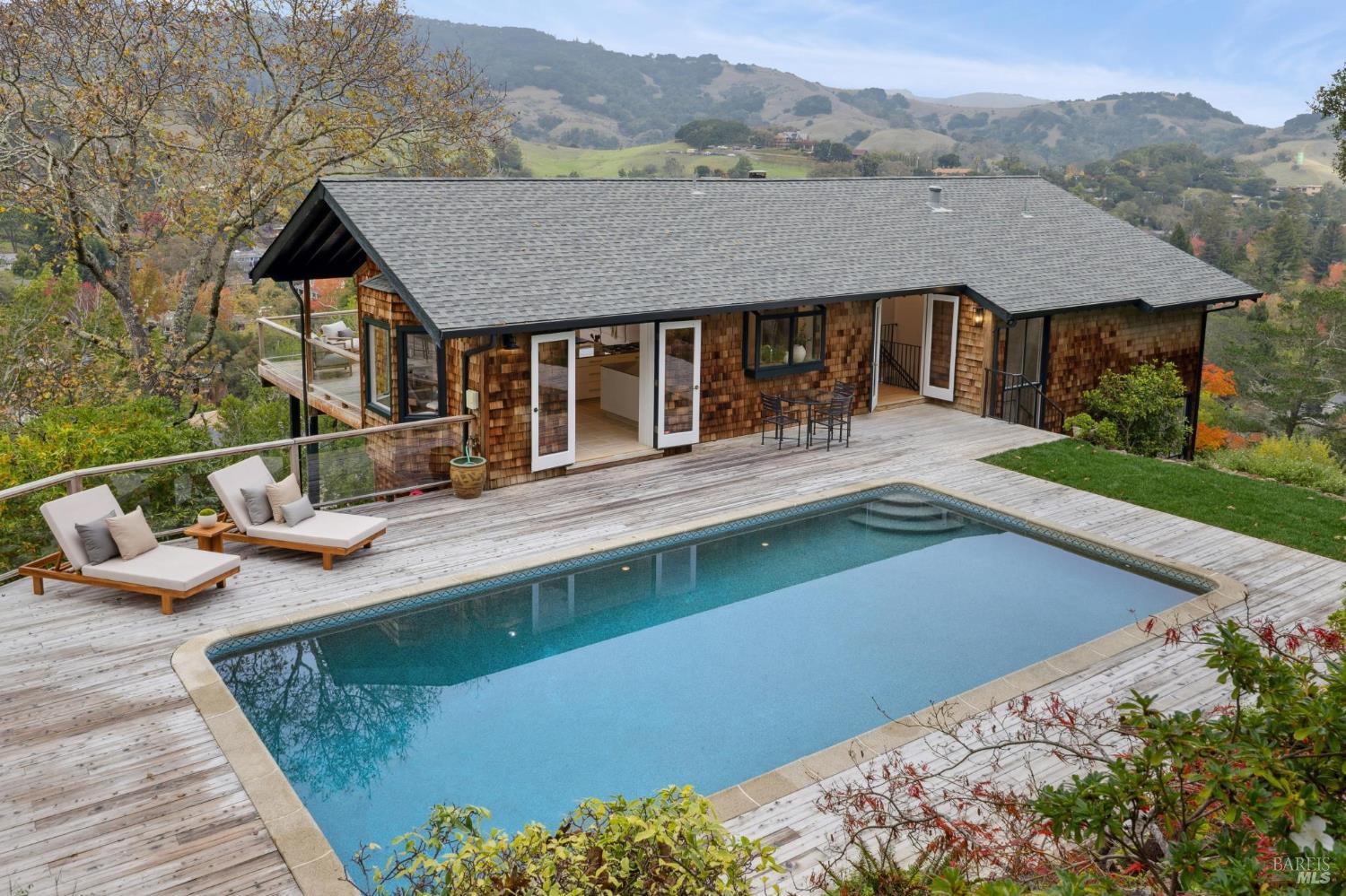 16 Dutch Valley Lane