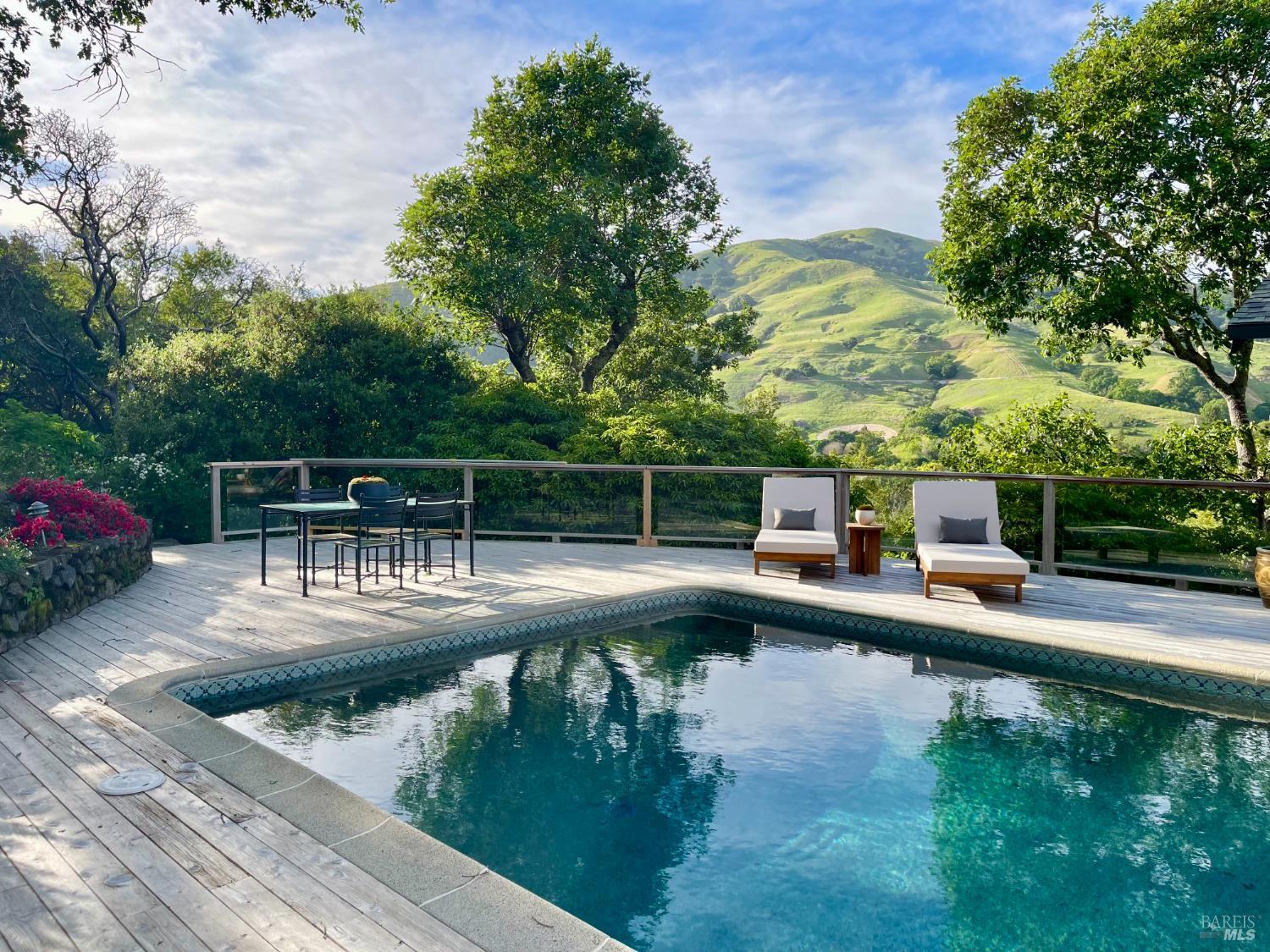 16 Dutch Valley Lane