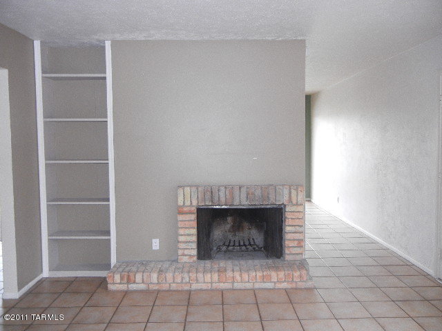 1600 N Wilmot Road Unit: 400