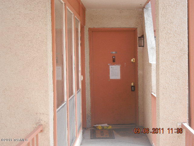 1600 N Wilmot Road Unit: 400