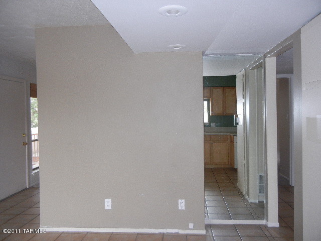1600 N Wilmot Road Unit: 400
