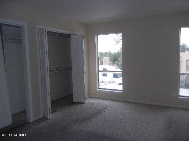 1600 N Wilmot Road Unit: 400