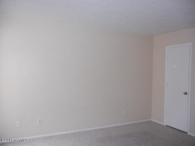 1600 N Wilmot Road Unit: 400