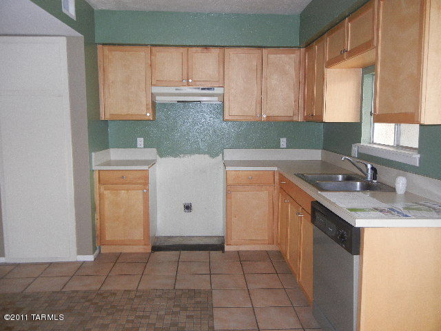 1600 N Wilmot Road Unit: 400