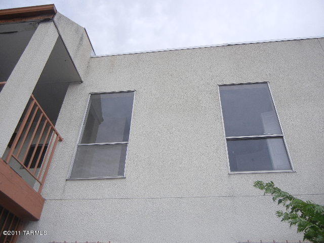 1600 N Wilmot Road Unit: 400