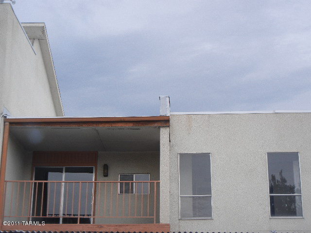 1600 N Wilmot Road Unit: 400