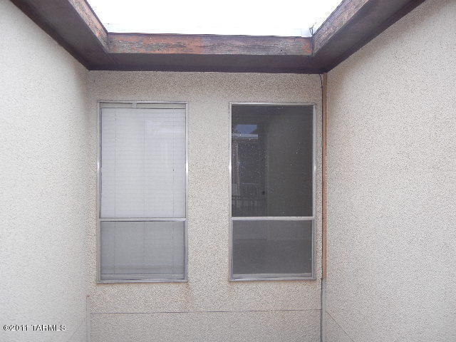 1600 N Wilmot Road Unit: 400