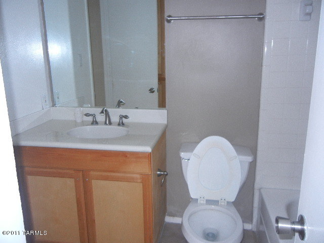 1600 N Wilmot Road Unit: 400