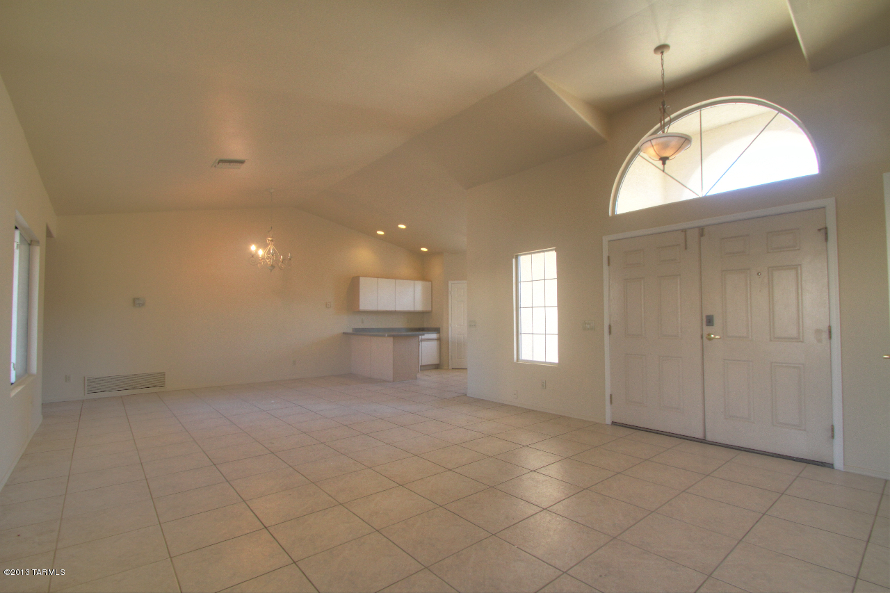 7160 W Maple Ridge Drive