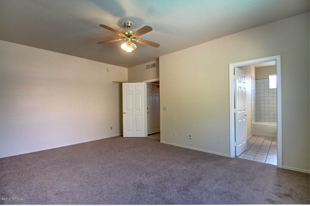 7160 W Maple Ridge Drive