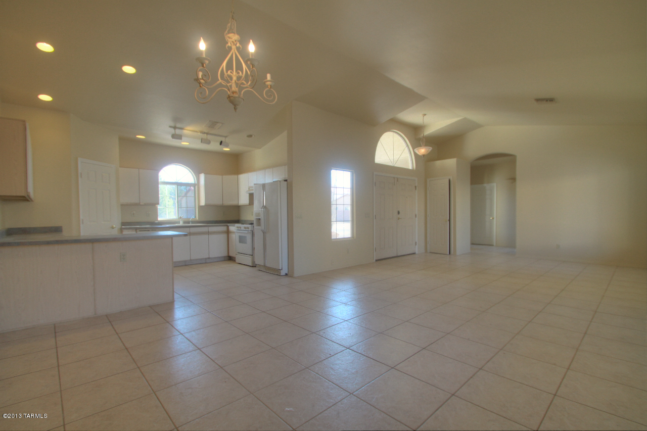 7160 W Maple Ridge Drive