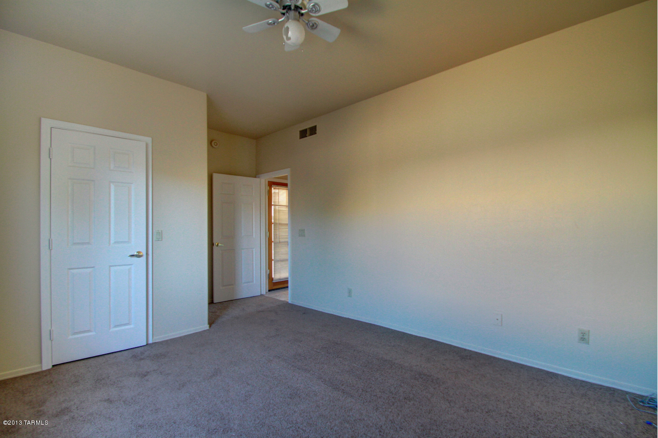 7160 W Maple Ridge Drive