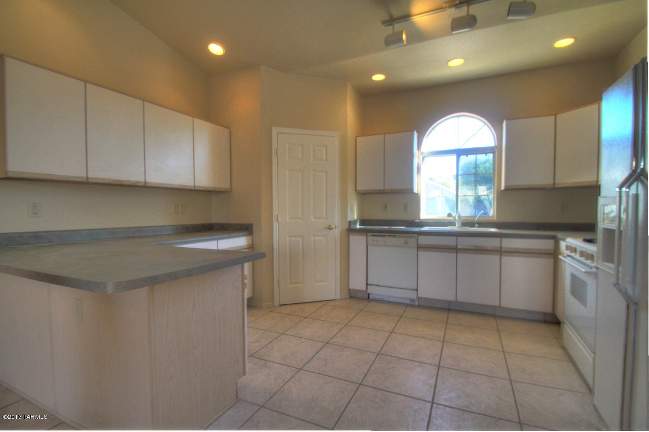 7160 W Maple Ridge Drive