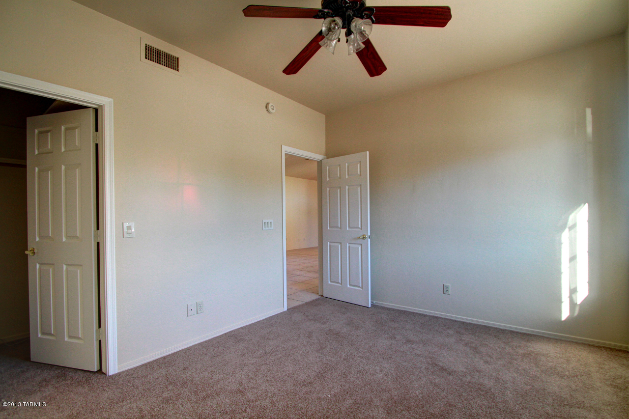 7160 W Maple Ridge Drive