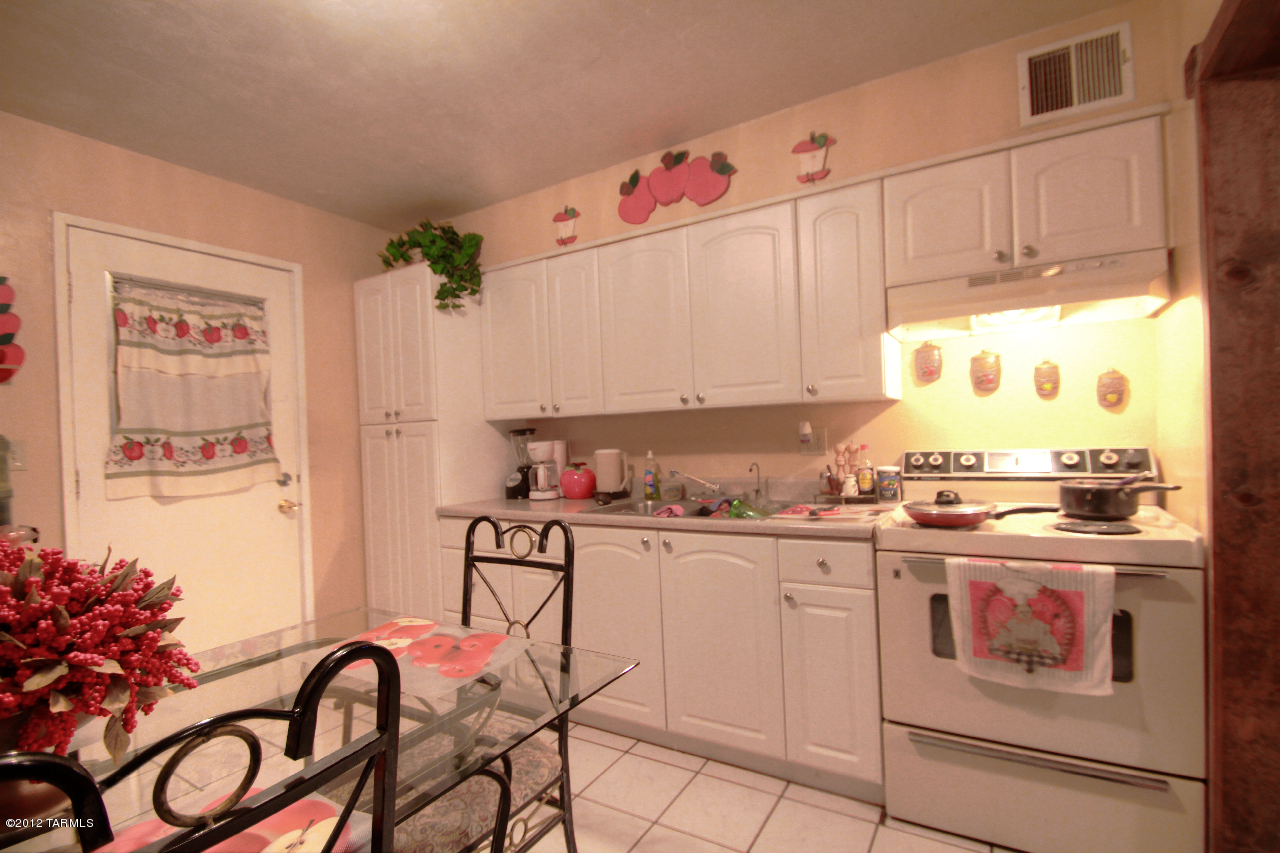 857 W Calle Aragon
