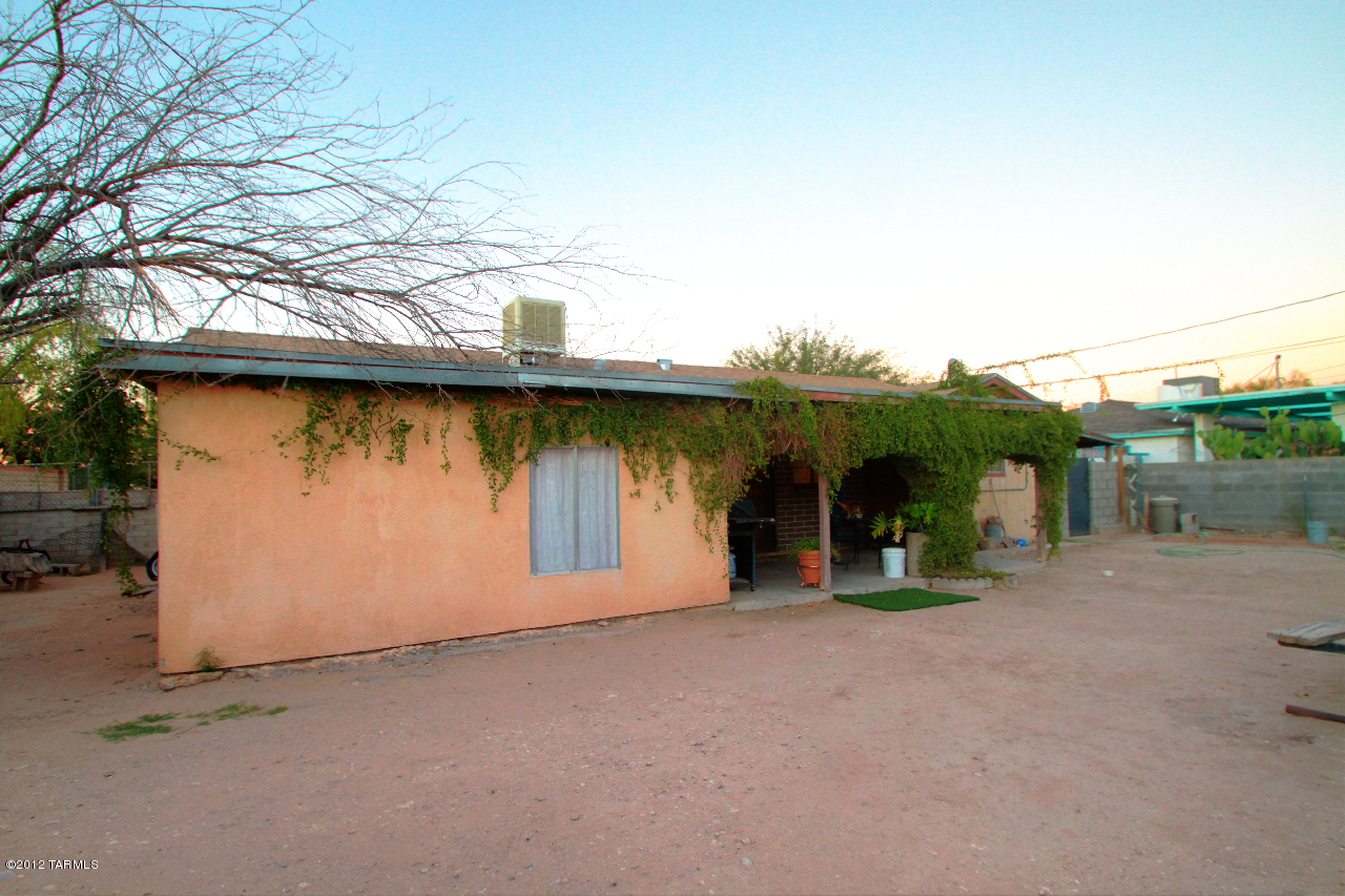 857 W Calle Aragon
