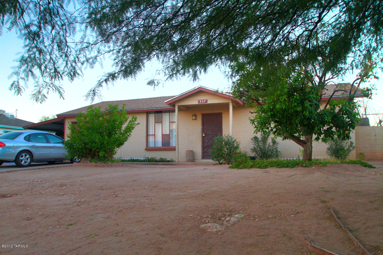 857 W Calle Aragon