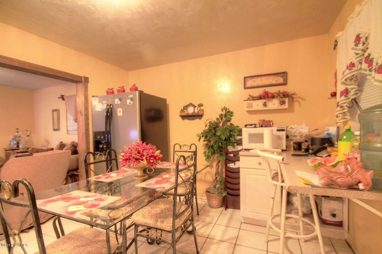 857 W Calle Aragon