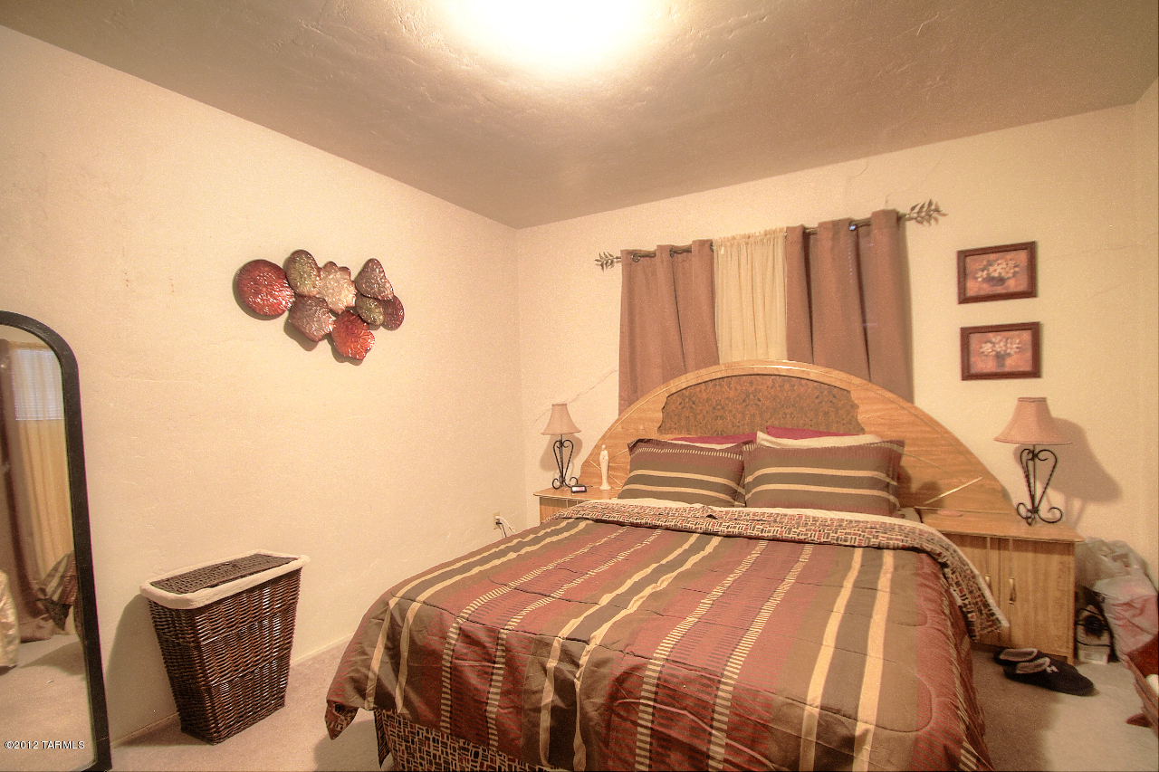 857 W Calle Aragon