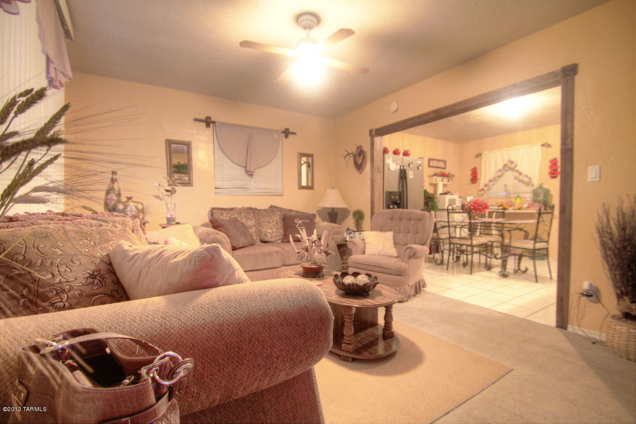 857 W Calle Aragon