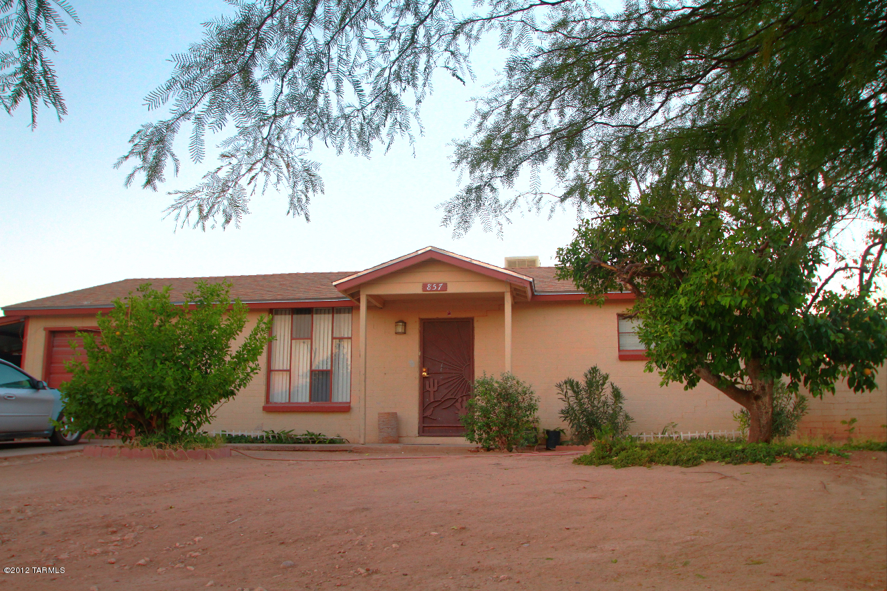 857 W Calle Aragon