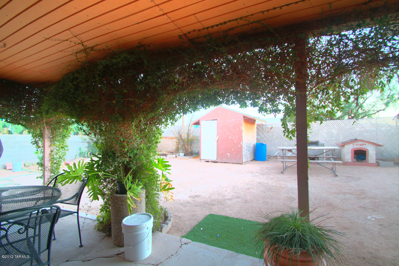 857 W Calle Aragon