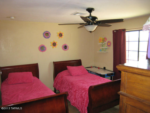 958 W Calle Alvord