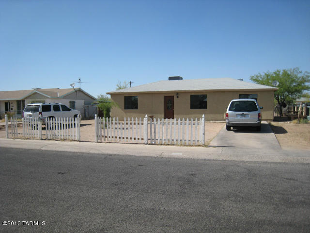 958 W Calle Alvord