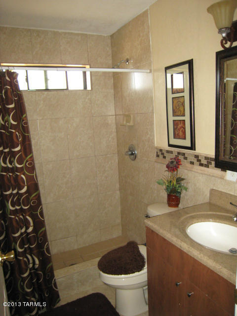 958 W Calle Alvord